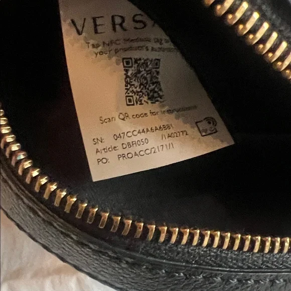 ✨Versace Black and Gold Shoulder Bag✨ - Picture 11 of 12